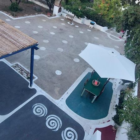 Ο Μπαξεσ Appartement Livadi  Buitenkant foto