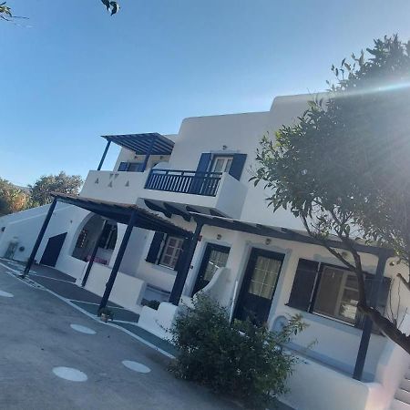 Ο Μπαξεσ Appartement Livadi  Buitenkant foto