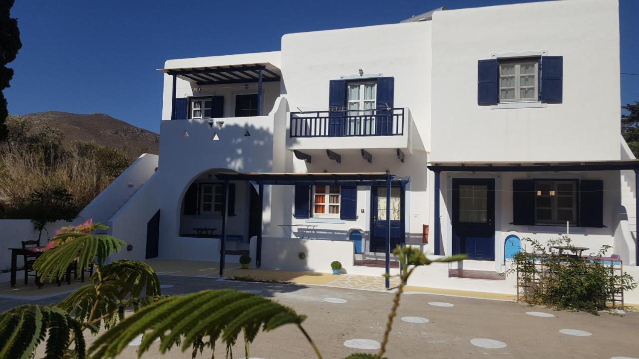 Ο Μπαξεσ Appartement Livadi  Buitenkant foto