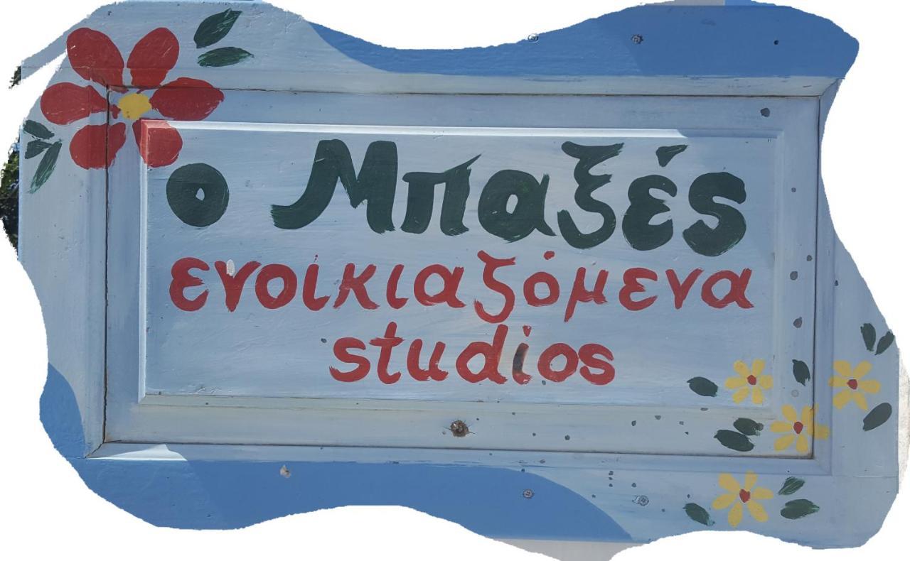 Ο Μπαξεσ Appartement Livadi  Buitenkant foto