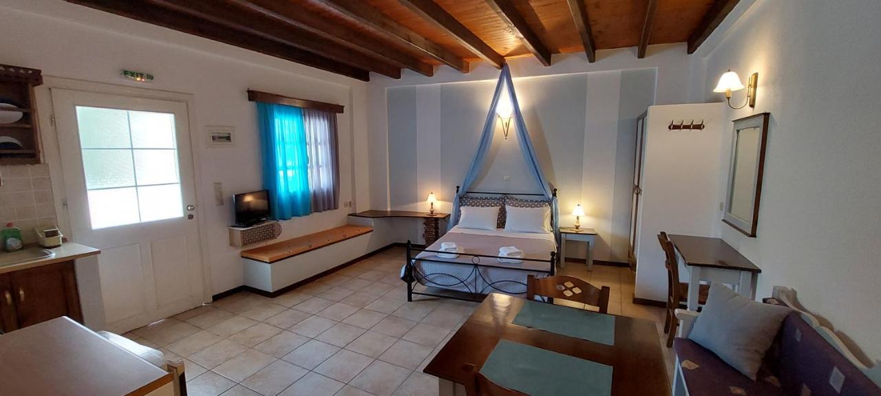Ο Μπαξεσ Appartement Livadi  Buitenkant foto