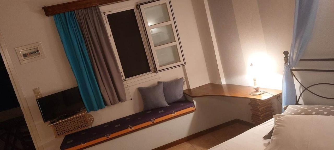 Ο Μπαξεσ Appartement Livadi  Buitenkant foto