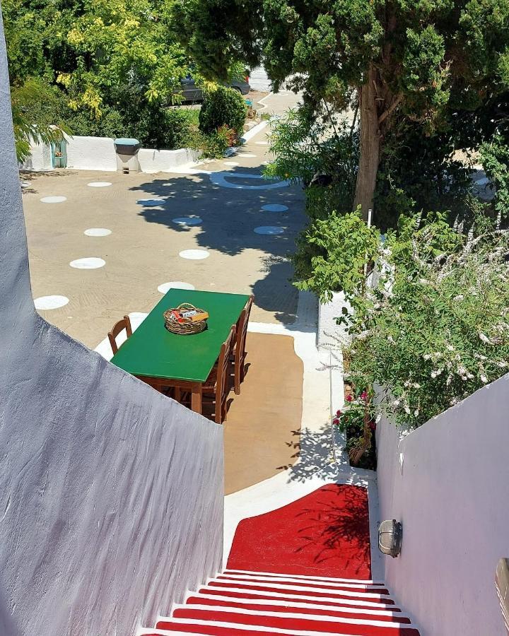Ο Μπαξεσ Appartement Livadi  Buitenkant foto