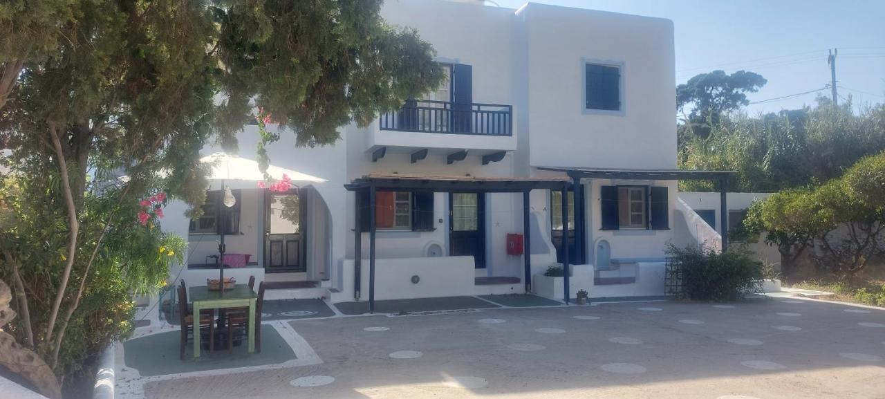 Ο Μπαξεσ Appartement Livadi  Buitenkant foto