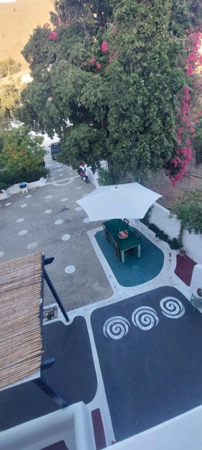 Ο Μπαξεσ Appartement Livadi  Buitenkant foto
